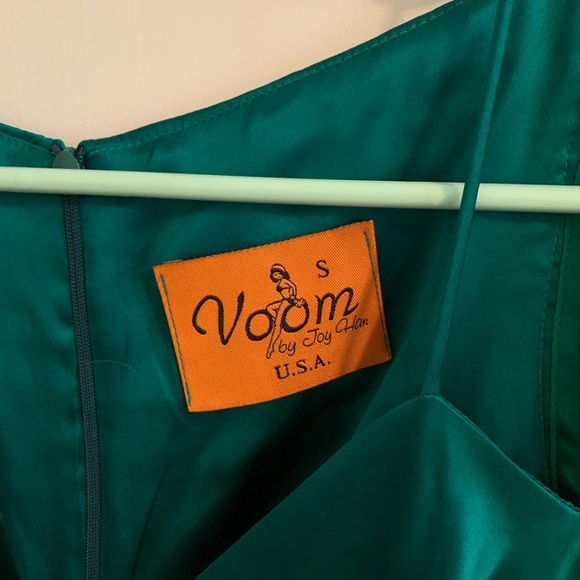 Green silk dress - Picture 2 of 4